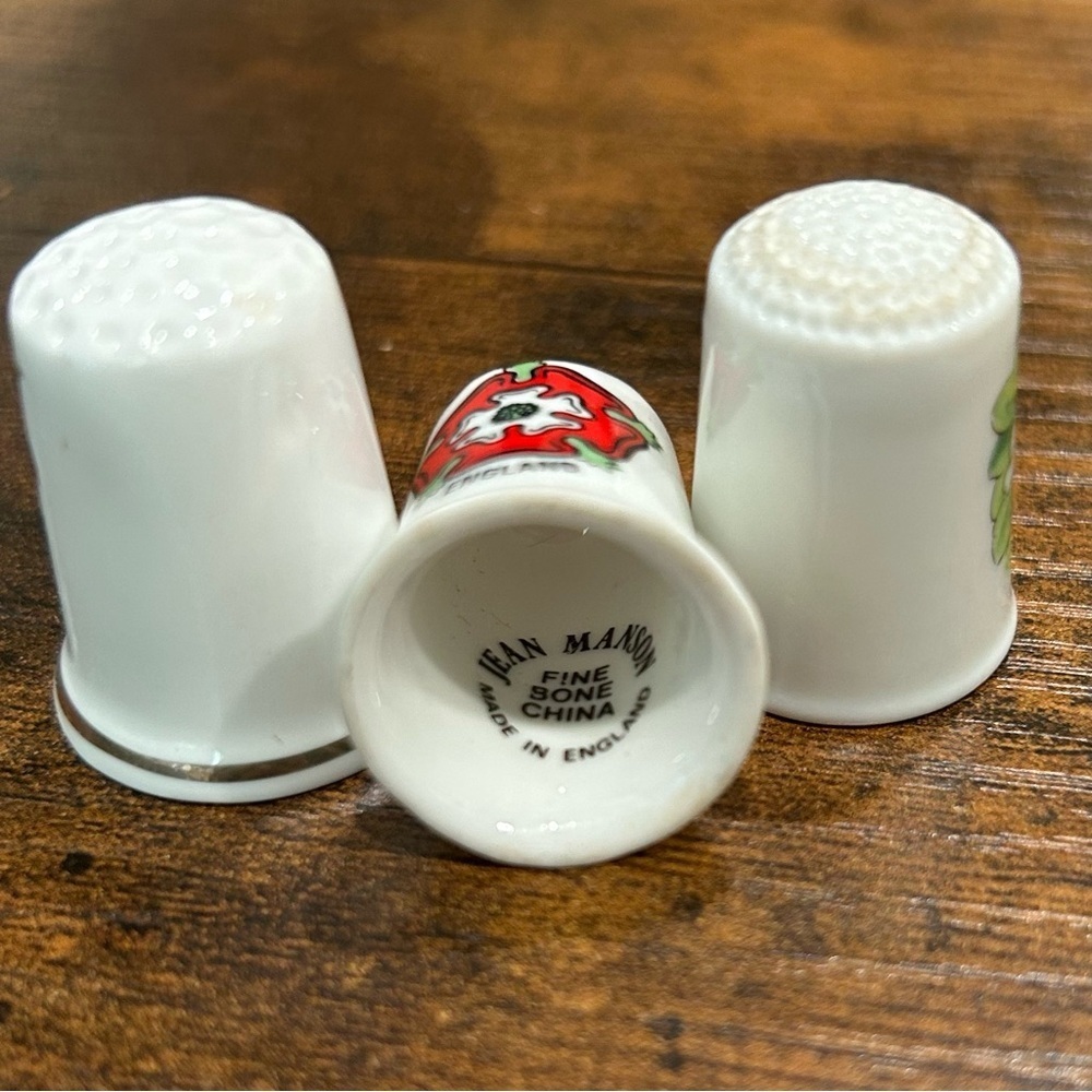 Vintage Bone China Hand Painted Thimbles 3 Pieces England Scotland Japan - Picture 5 of 6